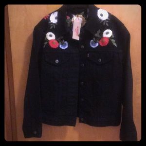 Levi’s NWT Embroidered Ex-Boyfriend Trucker Jacket